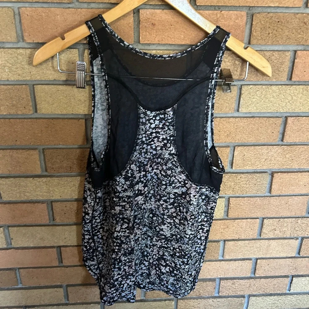 Lululemon Sculpt Racerback Tank II Black Mesh Floral Print Top Size 8 - Picture 2 of 5
